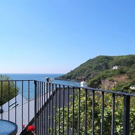 Cosy Beachfront Retreat With Stunning Sea Views & Free Access To A Local Indoor Pool Talland Kültér fotó